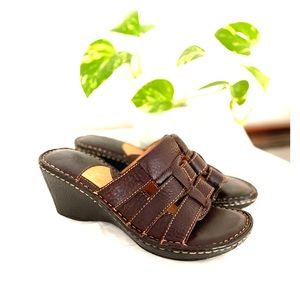 NWOT Born Women’s Sandal Size 8 Brown